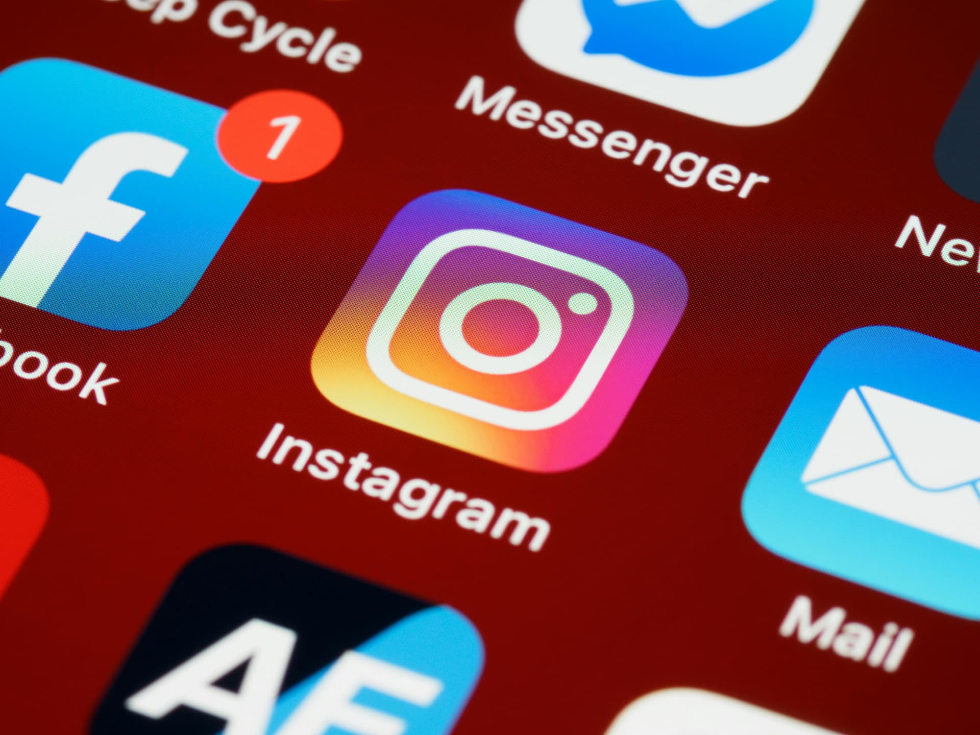 INSTAGRAM HABITS YOU NEED TO LET GO OF